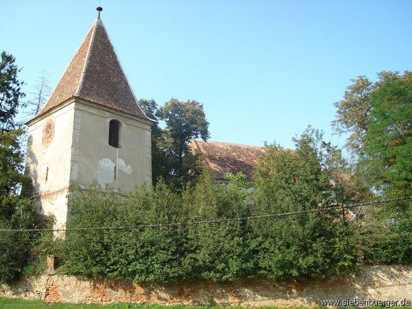 Kirche und Turm im Sommer 2007