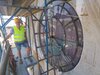 Rainer Lehni bei Sanierungsarbeiten am Zeidner Glockenturm (2021)
