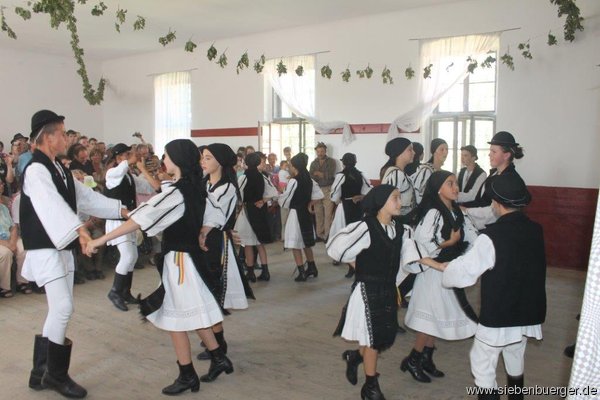 Rumnische Tanzgruppe aus Kirchberg